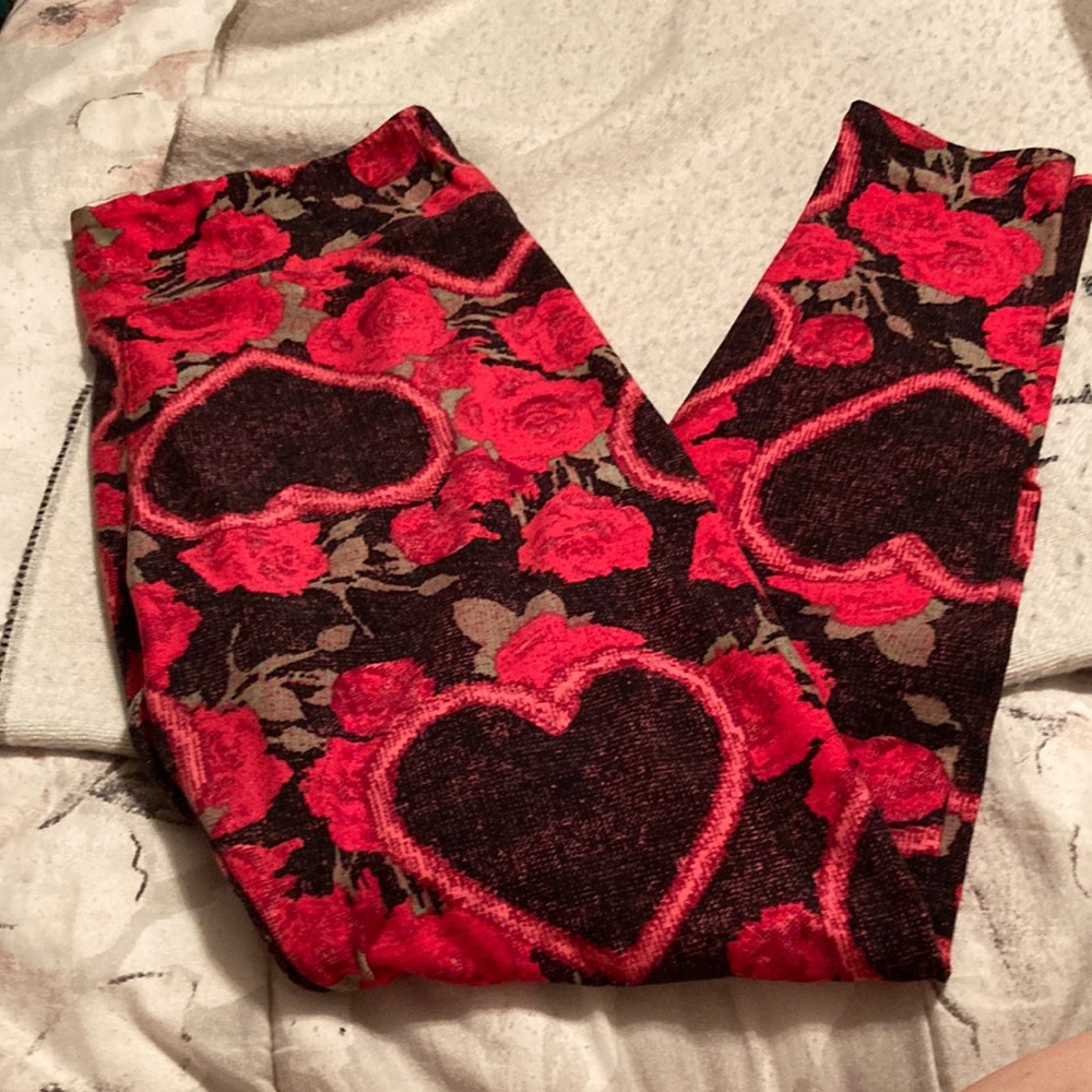 LuLaRoe Hearts and Roses Leggings TC